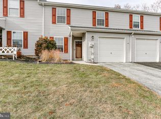 1083 Wooded Pond Dr, Harrisburg, PA 17111