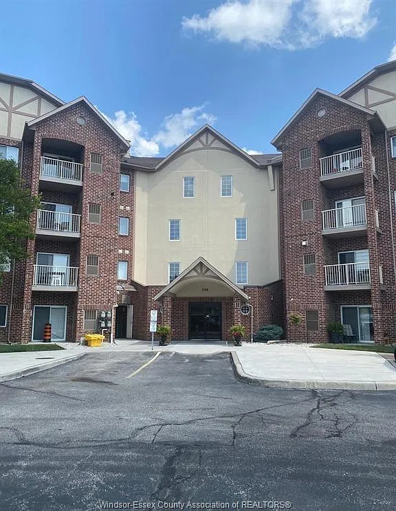Building Photo - 3160 Wildwood Dr #310