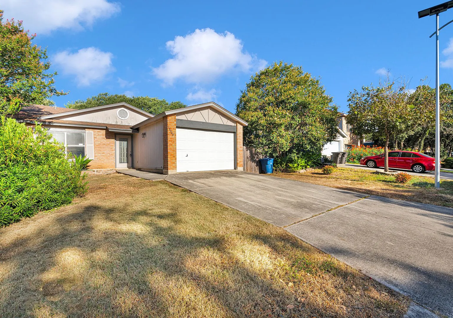 Charming 3BR/2BA Home Near UTSA 13343 Pecan Glade — Photo 1