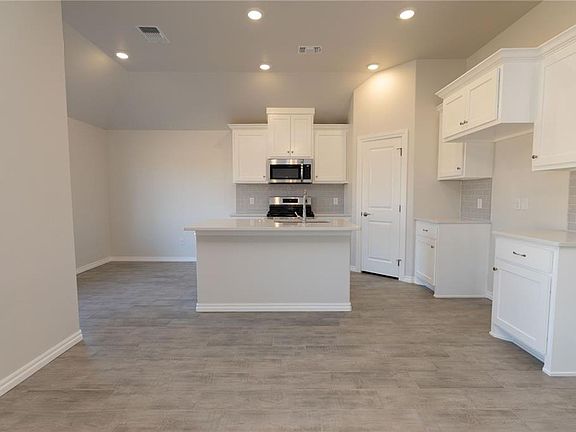 3rd image of 12313 SW 30th St