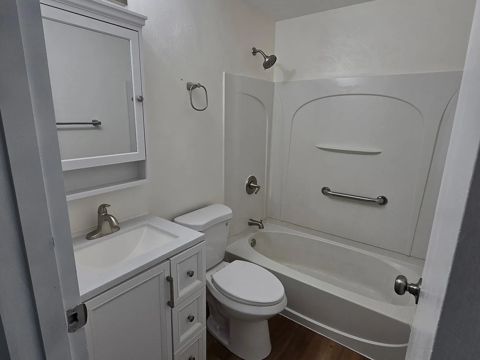 2 bed, 1000 sqft, $1,200 — Photo 2