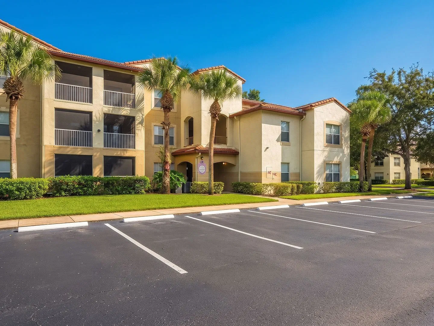 1 bed, 1.0 bath, 674 sqft, $1,150 — Photo 1