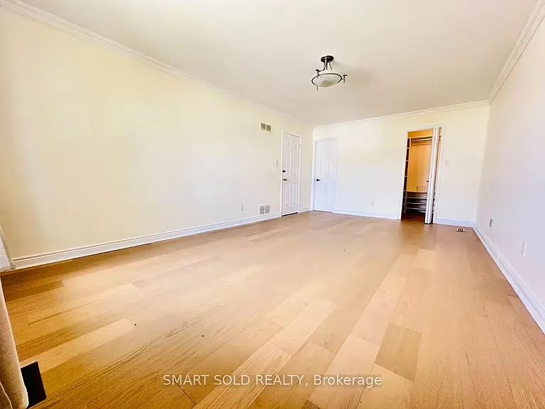 22 Hemingway Cres — Photo 10