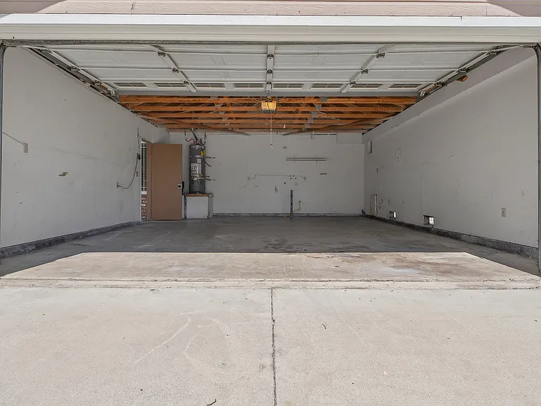 2051 Sycamore Ct — Photo 34