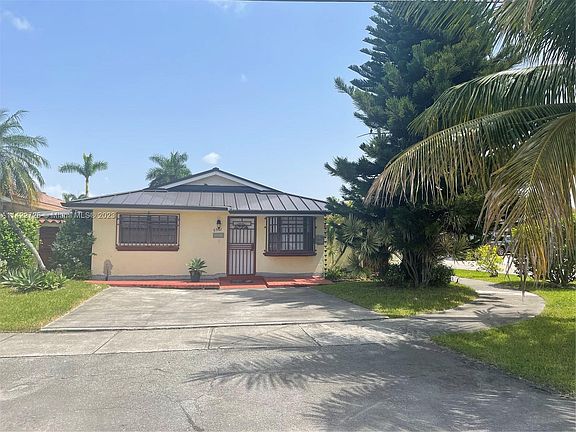 2nd image of 8901 NW 114th St