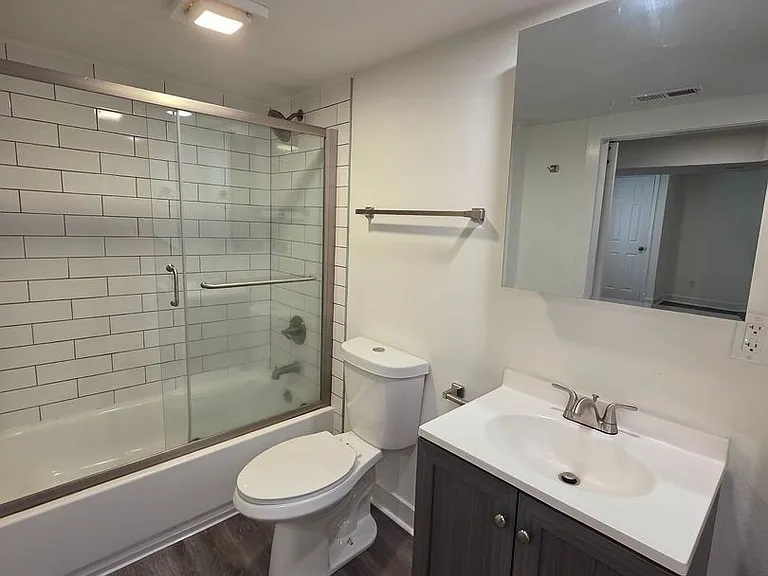 1114 E South Ave — Photo 12