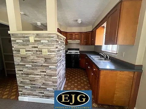 72 Main St #11 — Photo 2