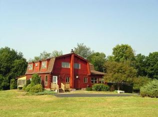 1 Sunny Ln, Beach Lake, PA 18405