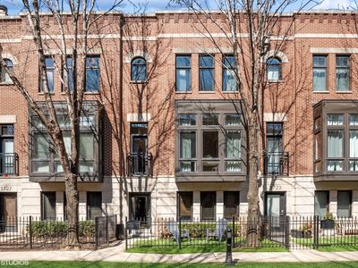 1725 W Surf St, Chicago, IL, 60657
