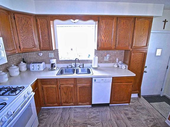 5th image of 21612 Winshall St