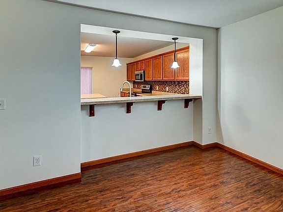 5th image of 1462 Wild Iris St