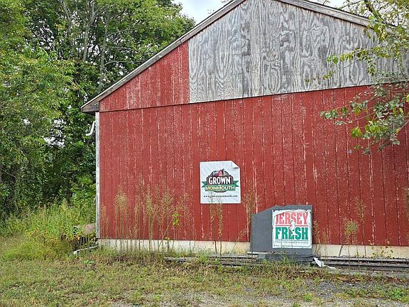 2nd image of 138 Howell Rd