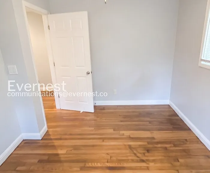 6913 Martha Ave #B — Photo 12