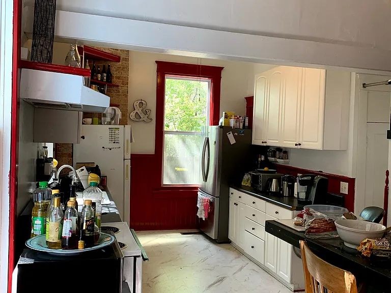 209 W 34th St — Photo 8