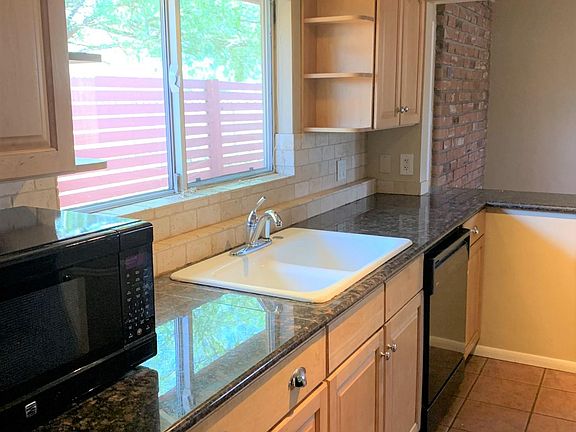Beautiful cabinets and granite counters