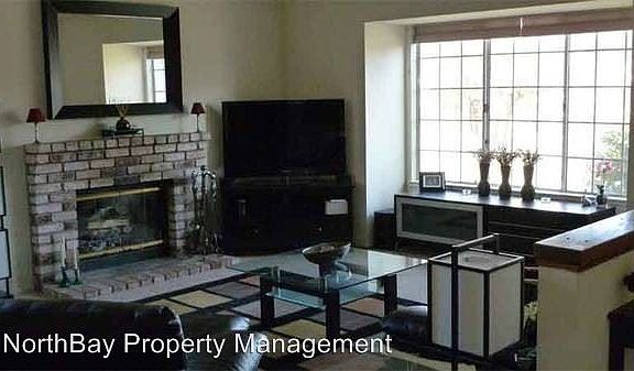 3rd image of 109 William Cir