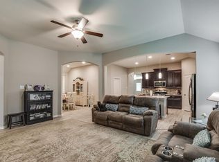 6923 Hunters Trace Ln, Baytown, TX 77521