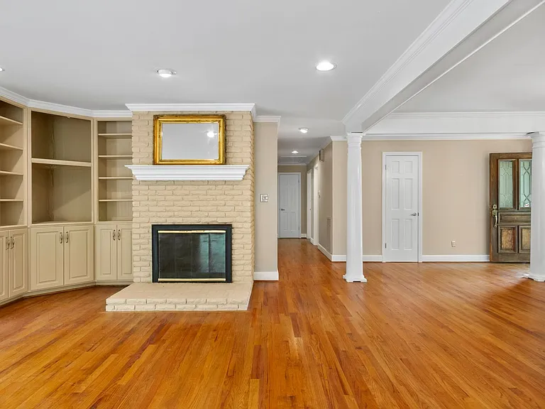 4909 Northwood Lake Dr E — Photo 4