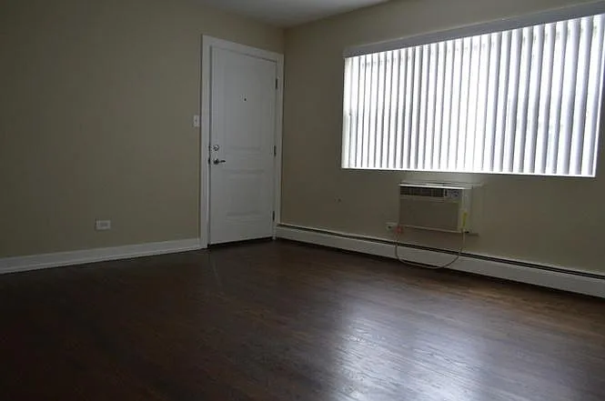 10849 S Lloyd Dr — Photo 2