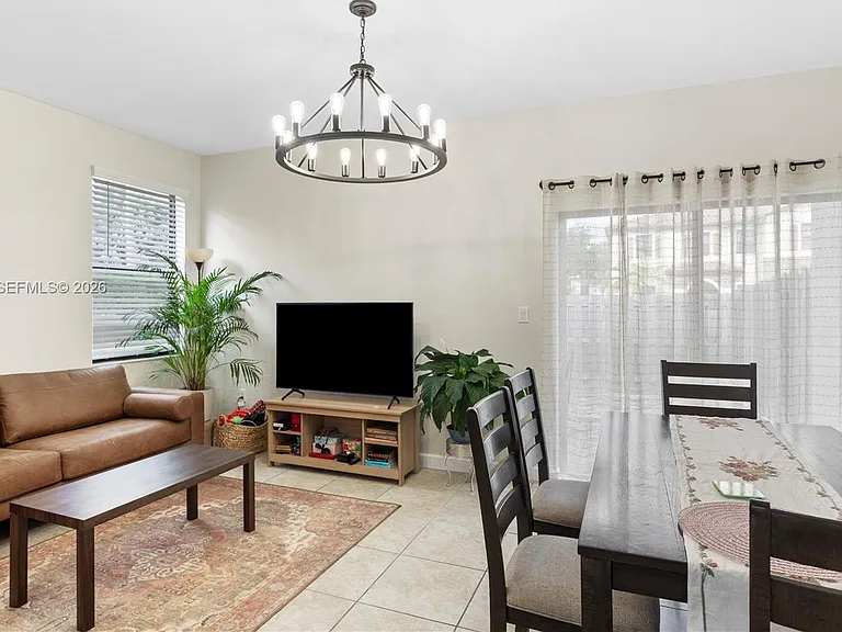 3209 SE 4th Ct #3209 — Photo 11
