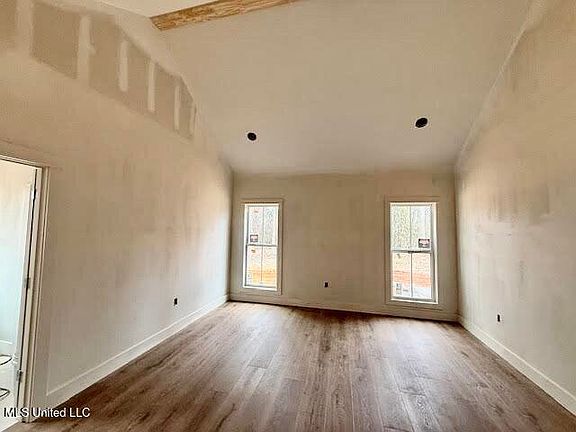 5th image of 41 Forest Barnes Rd