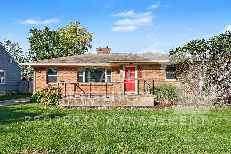 4 bed, 2.0 bath, 1722 sqft, $2,695 — Photo 2
