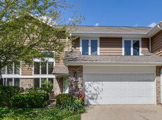 105 Woodstone Dr, Buffalo Grove, IL 60089