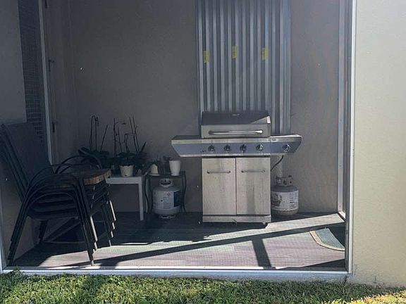 4th image of 6646 Rocky Park St