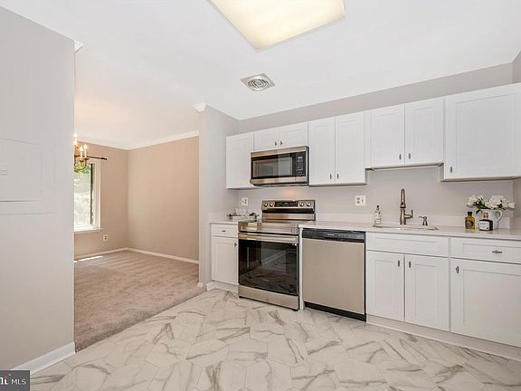 3rd image of 11305 Commonwealth Dr APT 102