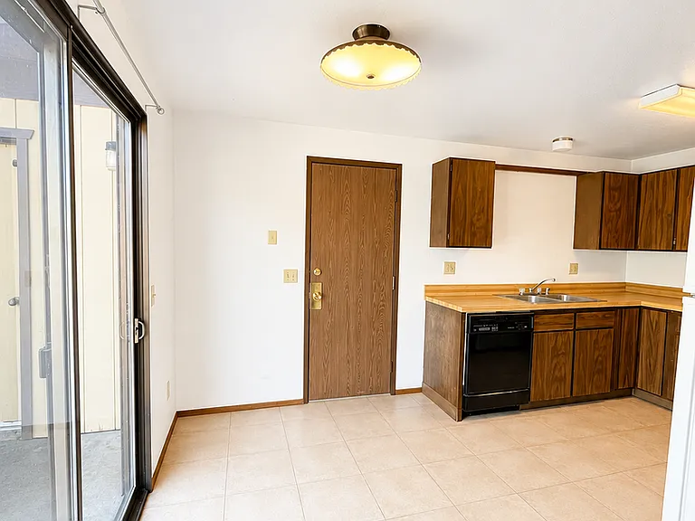 1704 Antoine Ave — Photo 4