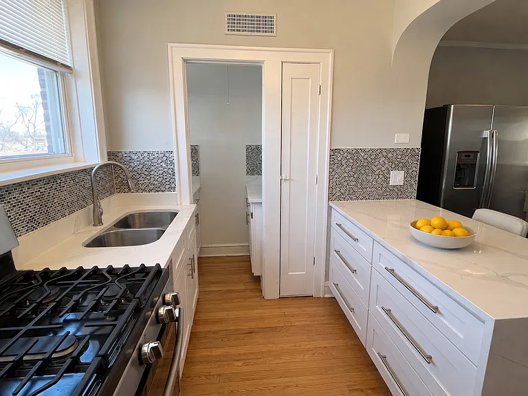 2834 North Lockwood Avenue - 3D — Photo 12