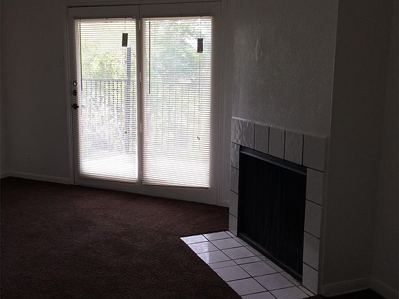 5th image of 328 Lake Meadows Dr