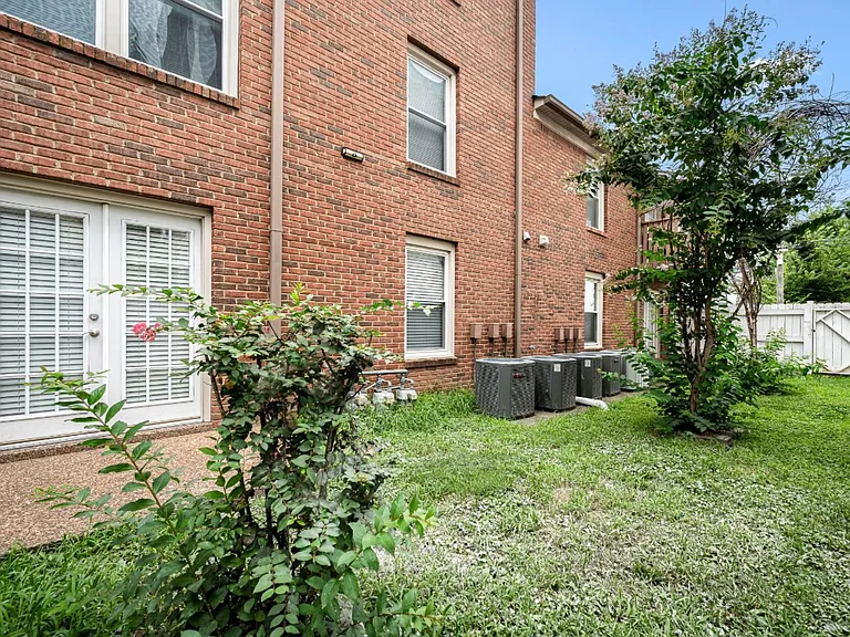 2118 Acklen Ave #107 — Photo 23