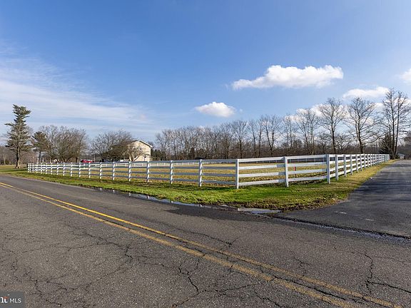 5th image of 143 S Ln