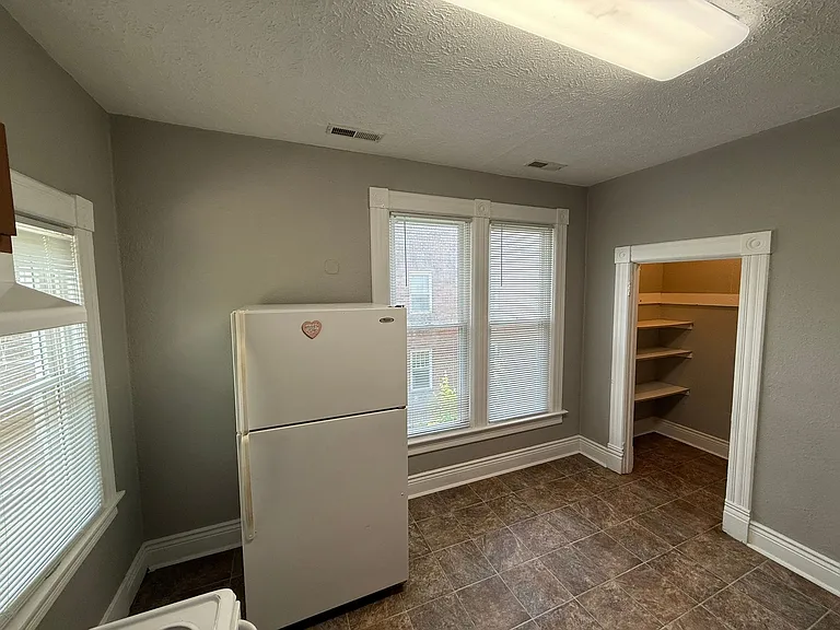 118 N Glenwood Ave — Photo 19