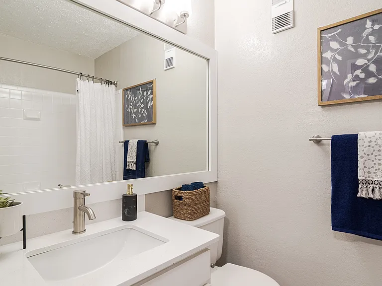 Newly Renovated Full Bathroom