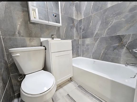4th image of 312 Evergreen Ave #2C