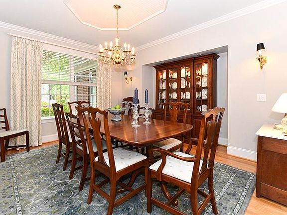 5th image of 801 Glendevon Ct