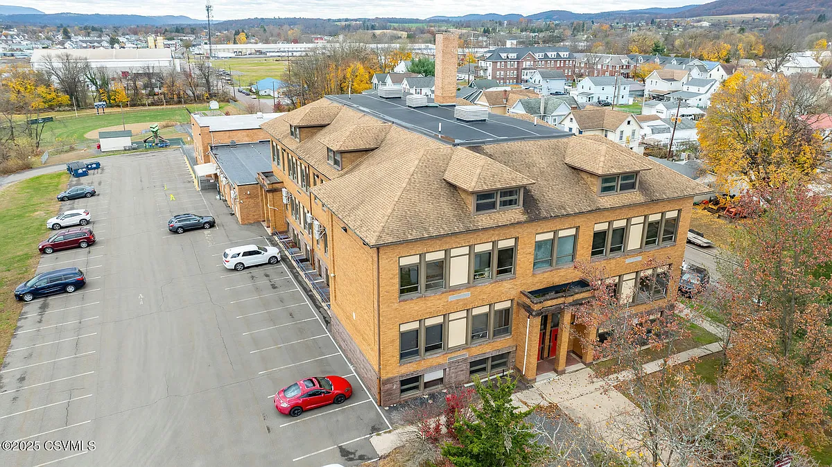 Building Photo - 1401 N Market St