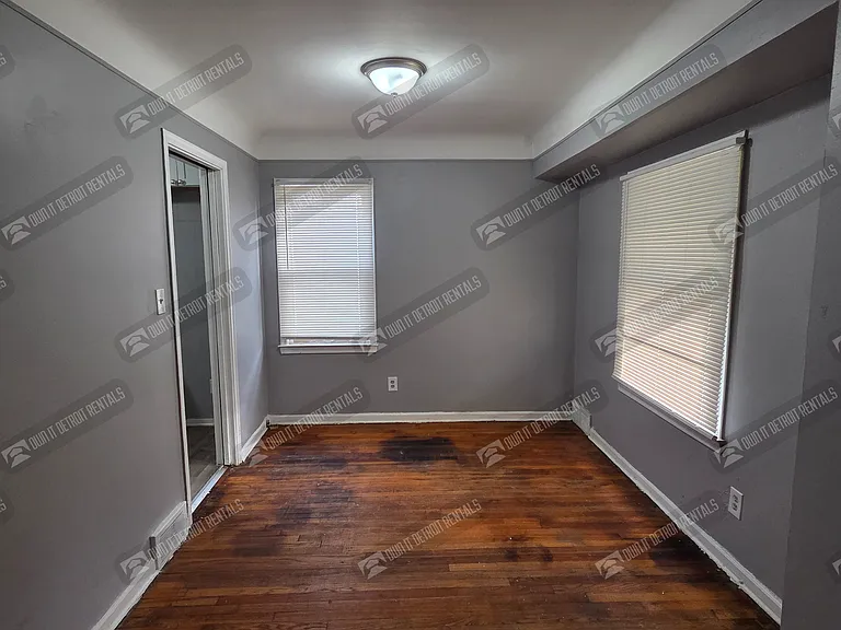 12217 Plainview Ave — Photo 6