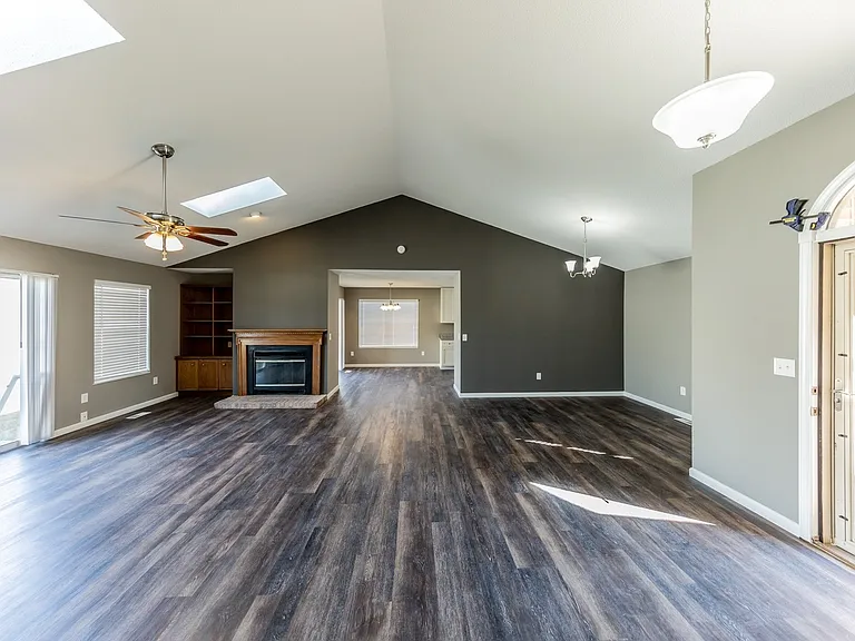 1113 S Walnut St — Photo 3
