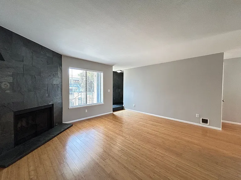 2202 N Broadway #G — Photo 7