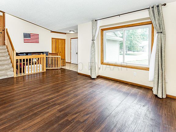 4th image of 1622 16th Ave E