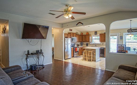 5th image of 7026 Lynn Lake Dr