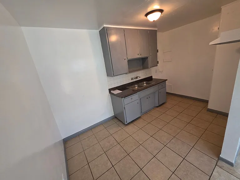 12521 York Ave — Photo 6
