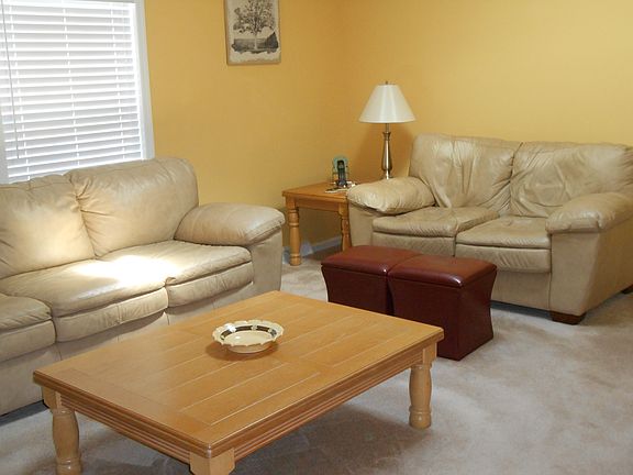 5th image of 220 River Oak Cir