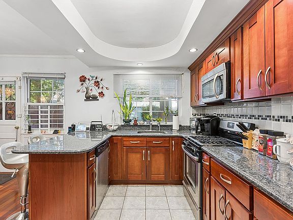 5th image of 6911 Springfield Blvd