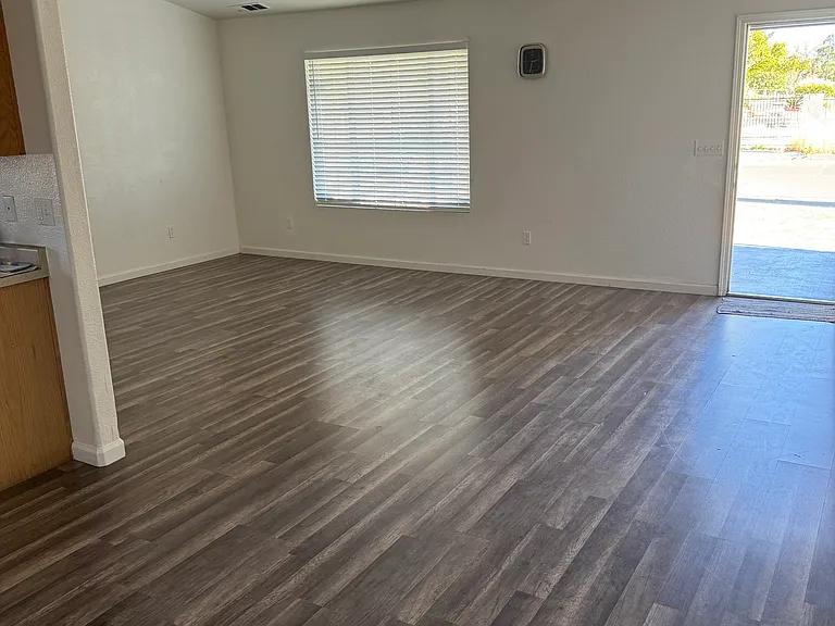 283 Morey Ave — Photo 17