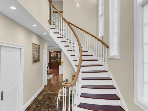 209-25 28th Avenue image 3 of 15