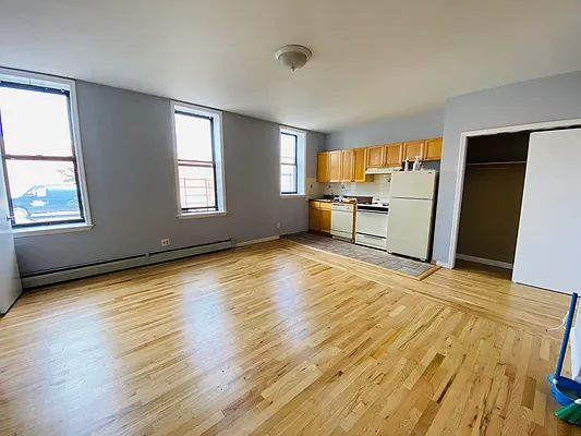 Rented by RealTegrity NY LLC | media 16